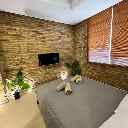 Iy Loft 5 - Spacious Loft In The Old Town Appartamento Valenza